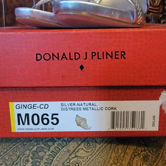 ‼️SOLD‼️🌟NIB🌟 Donald J Pliner Ginge-CD Wedge Sandal, Cork and Silver, Sz 6.5 - Picture 8 of 10